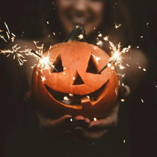 تعرف على تفاصيل حفل #هالوين_الرياض.. وكيف تصرفت السلطات السعودية