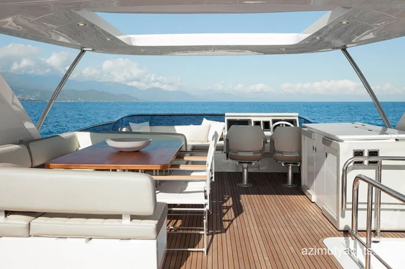 يخت cayman f920.. فخامة ورفاهية وخصوصية تتعدى الحدود