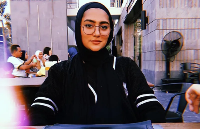 "شهرة من اللاشئ".. قصة فتاة مصرية زعمت مراسلة "ناسا" لإقامة حفل "باربيكيو" أسفل صواريخها