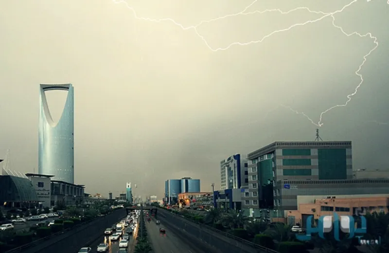 سقيا الخير.. #امطار_الرياض تحولها لقطعة من أوروبا (فيديو)