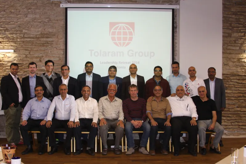 كانت نبوءة وتحققت.. مهاجر باكستاني ونجله يؤسسان شركة عالمية