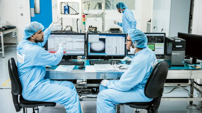 فيديو وصور: #خليفة_سات.. ماذا تعرف عن أول قمر صناعي إماراتي