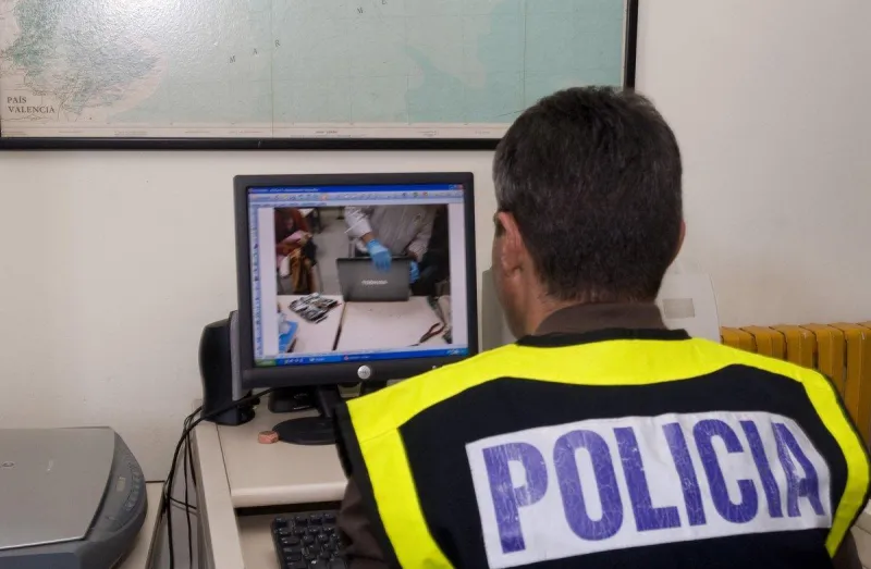  VeriPol.. برنامج للذكاء الاصطناعي يكتشف الكاذب من خط يده