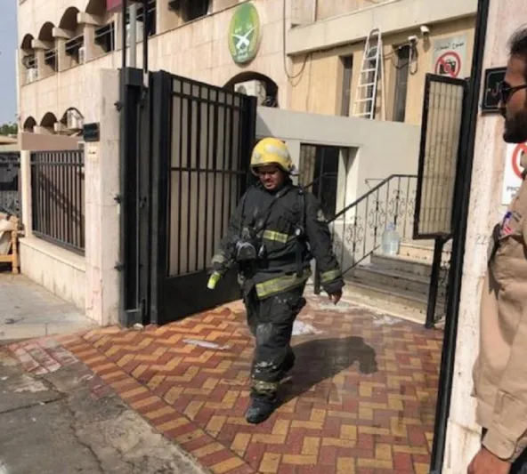 شاهد| حريق بمبنى الأحوال المدنية بالدمام.. وإخلاء سريع للموظفين