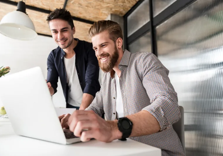 هل التعود على طلب مساعدة الموظفين من سمات القادة الكبار؟