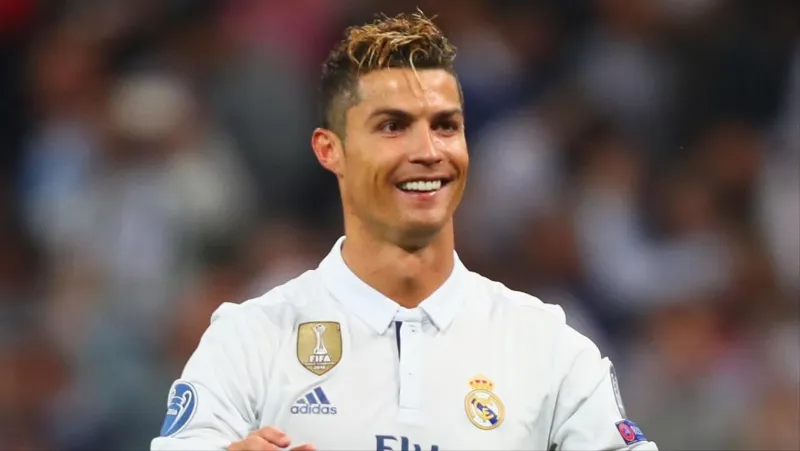 صدمة لـ"ميسي".. رونالدو يرشح صلاح للفوز بـ"الكرة الذهبية"