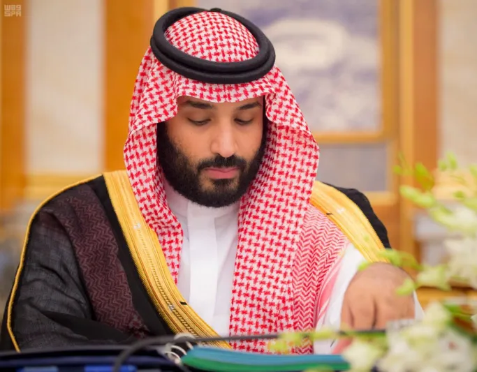 فيديو| جندي سعودي يلتقط «سيلفي» مع ولي العهد