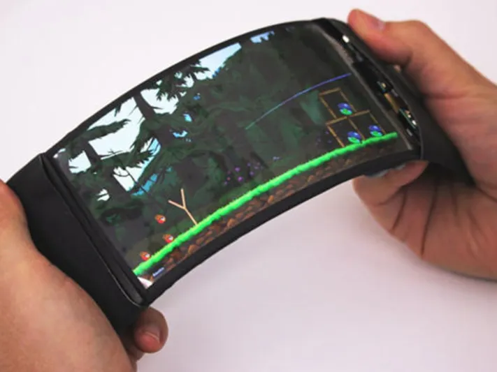 أول هاتف قابل للطي في العالم يحرج هواوي وسامسونغ وأبل (فيديو)