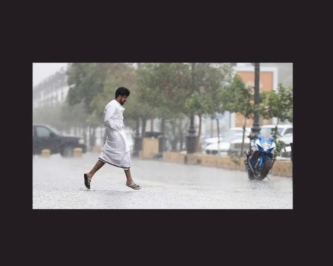 تساقط الثلوج والأمطار الغزيرة في السعودية.. وتعليق الدراسة في هذه المناطق (فيديو)