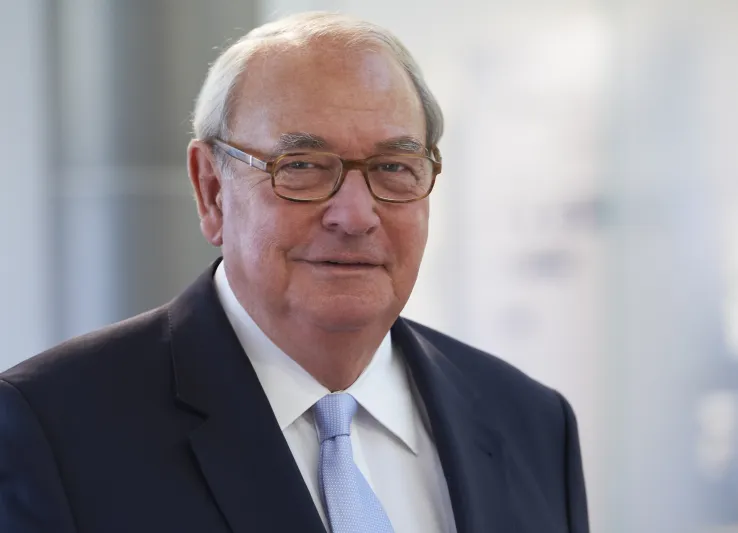 كيف أصبح هاينز هيرمان ثييل رابع أغنى رجل في ألمانيا؟