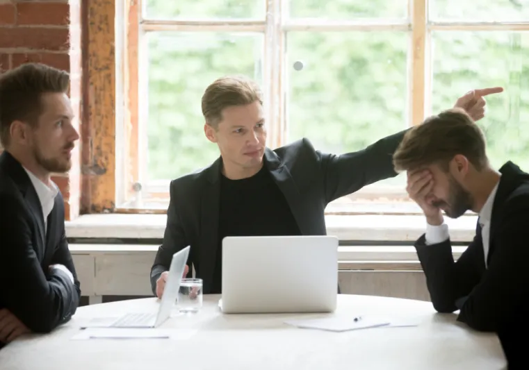 كيف تُخبر الموظفين بالتقييم السلبي دون جرح مشاعرهم؟ (إنفوجراف)