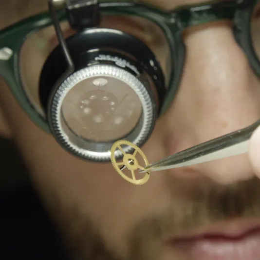 صناعة الساعات.. مهنة تتخطى الأجيال (فيديو)