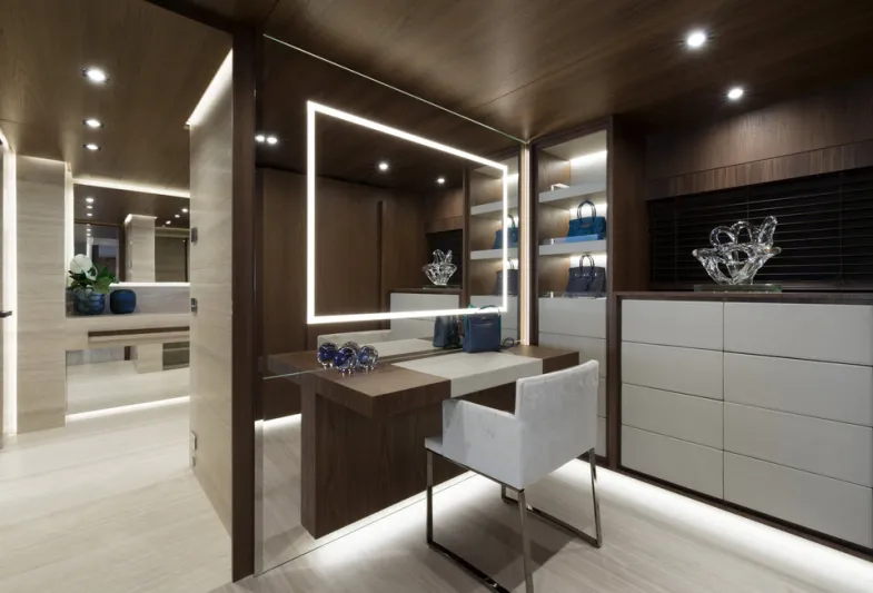 «يوتوبيا».. أول سوبر يخت رياضي في العالم (فيديو)