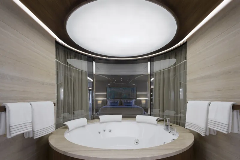 «يوتوبيا».. أول سوبر يخت رياضي في العالم (فيديو)