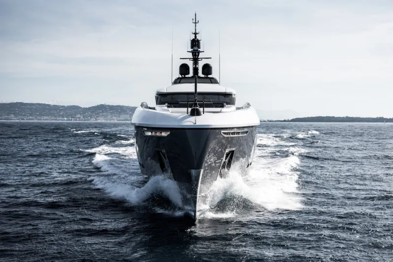 «يوتوبيا».. أول سوبر يخت رياضي في العالم (فيديو)