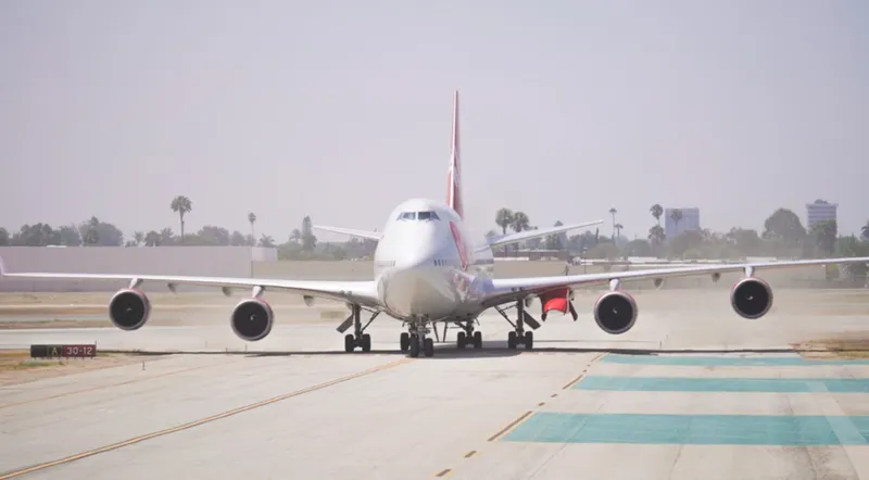 «فيرجن» تكشف عن طائرتها الحاملة للصواريخ (فيديو)