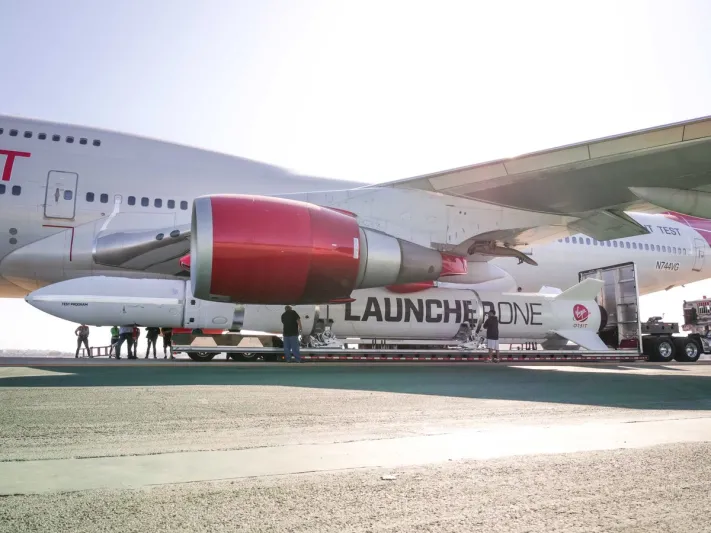 «فيرجن» تكشف عن طائرتها الحاملة للصواريخ (فيديو)