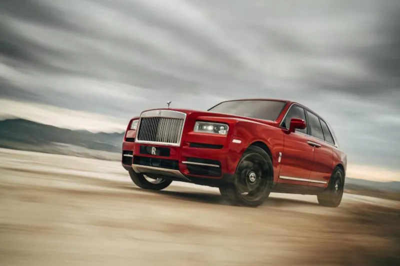 «رولز رويس» تقدم مجسم روح السعادة بنسخة فابرجيه (فيديو) 