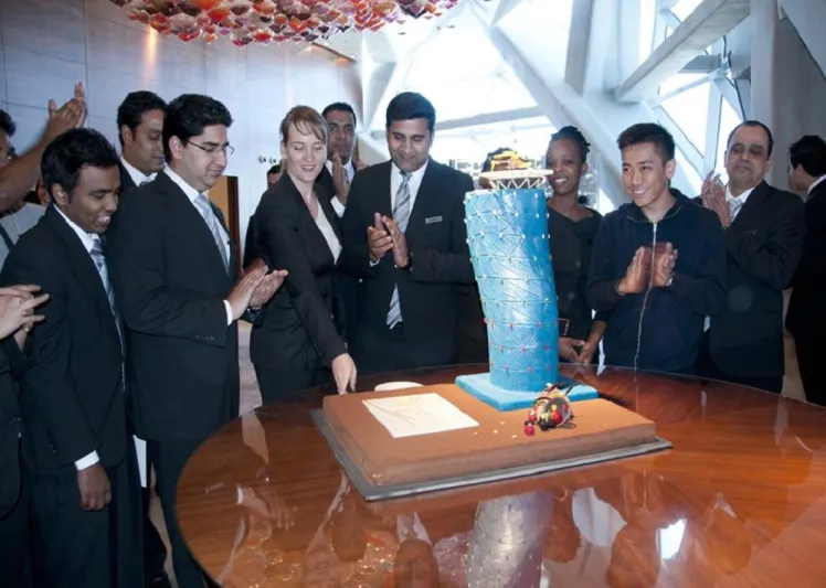 الفندق الأكثر ميلًا بالعالم في أبو ظبي (صور)