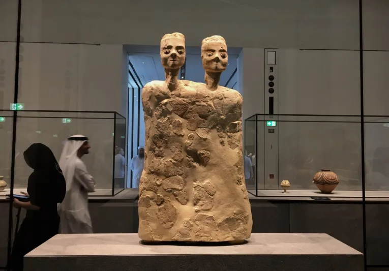 «روائع آثار المملكة عبر العصور» في متحف اللوفر أبو ظبي (صور)