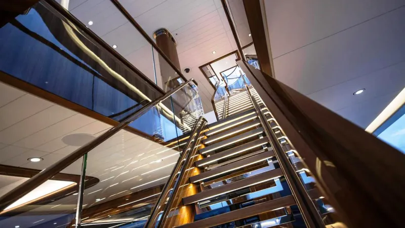 تعرف على اليخت الفائز بجائزة الأفضل في العالم (فيديو)