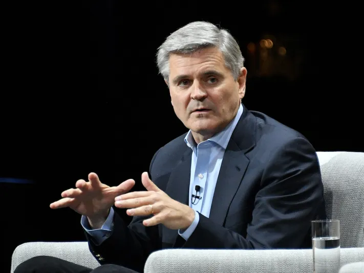 كيف غير كتاب "الموجة الثالثة" حياة الملياردير ستيف كيس