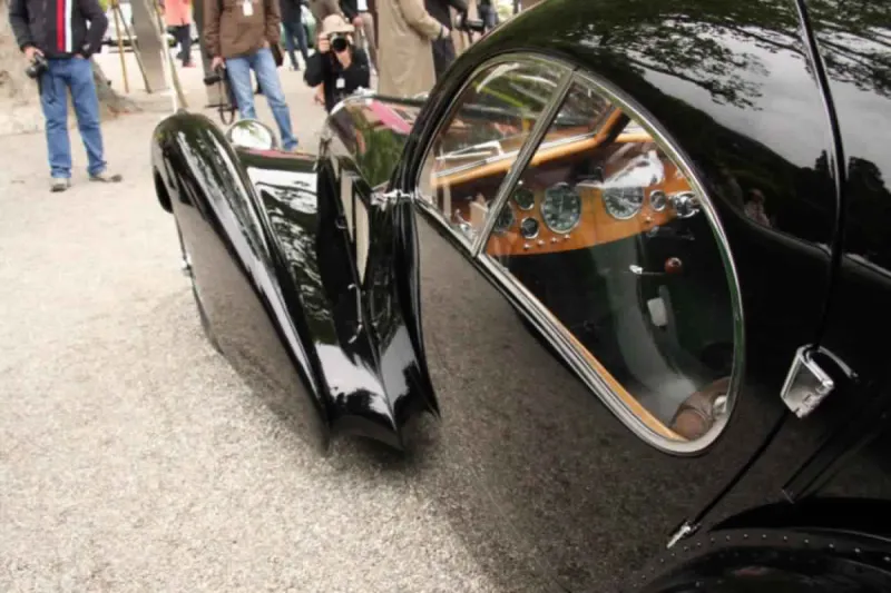 سعر خيالي.. كم بلغت قيمة سيارة "رالف لورين" البوجاتي النادرة؟