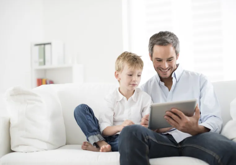 انتبه لأطفالك.. صحتهم العقلية مرتبطة بالوقت الذي يقضونه أمام الشاشات 