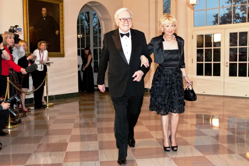 صور| كيف التقى أثرياء العالم بنصفهم الأخر