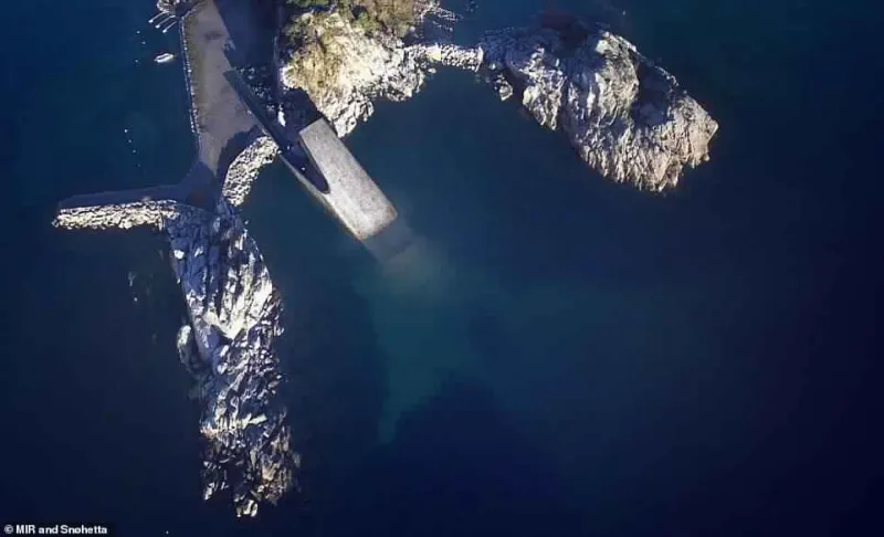 الحياة في أزهى صورها بقاع البحر.. جولة في أكبر مطعم تحت الماء (صور)