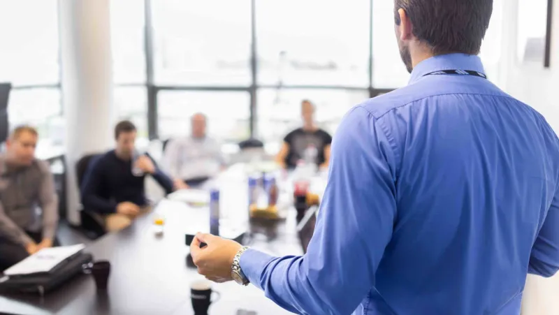 هذه نسبة الموظفين الملتزمين بأداء عملهم