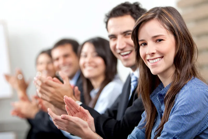 المديح سلاح ذو حدين.. كيف يمكنه إحباط الموظفين؟