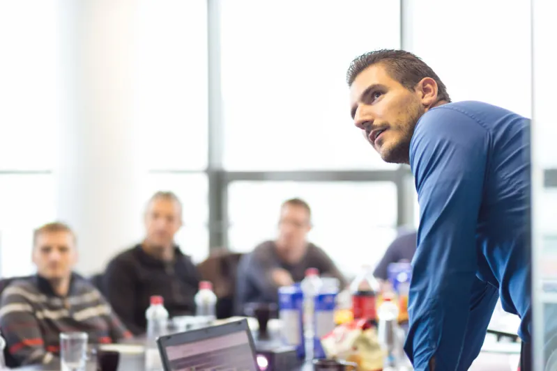 نجم فريقك غاضب.. كيف ترضيه دون تقديم علاوة ولا ترقية؟