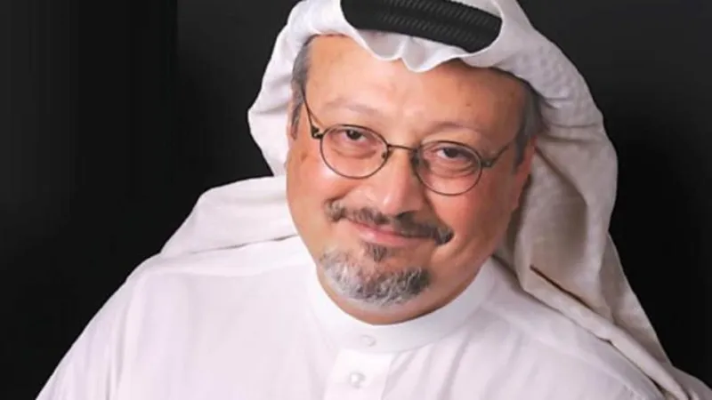 شاهد| إقامة صلاة الغائب على خاشقجي في الحرم النبوي والمكي بحضور نجله صلاح.. (فيديو)