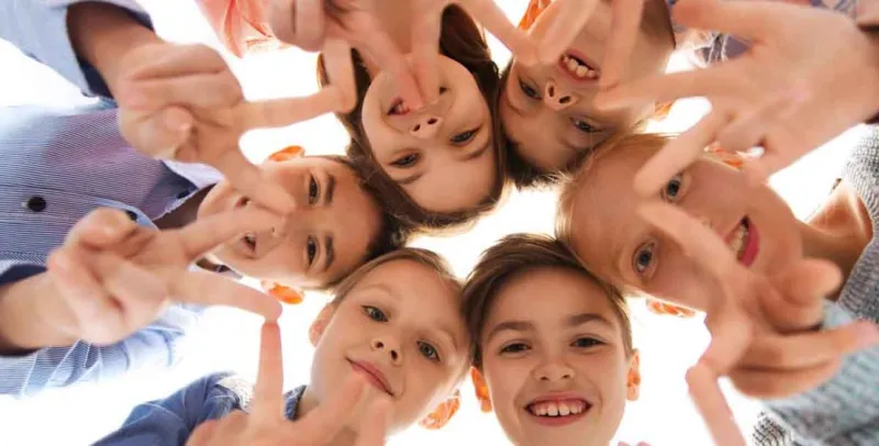 كيف يحتفل العالم بـ اليوم العالمي للطفل؟.. الحياة تتحول إلى اللون الأزرق 