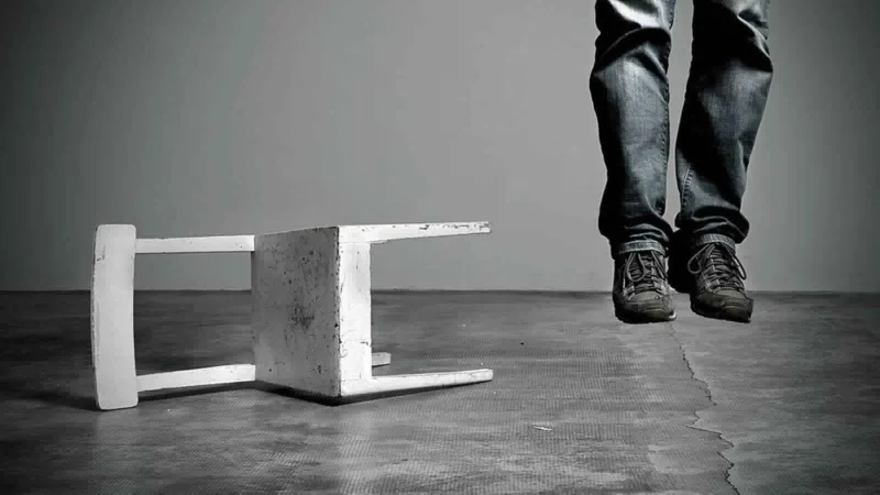 العاملون في هذه الوظائف أكثر إقبالاً على الانتحار.. تعرف عليها