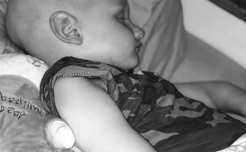 "أنا آسف يا والدتي".. رسالة طفل أبكى العالم (فيديو وصور)