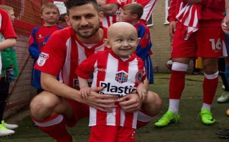 "أنا آسف يا والدتي".. رسالة طفل أبكى العالم (فيديو وصور)