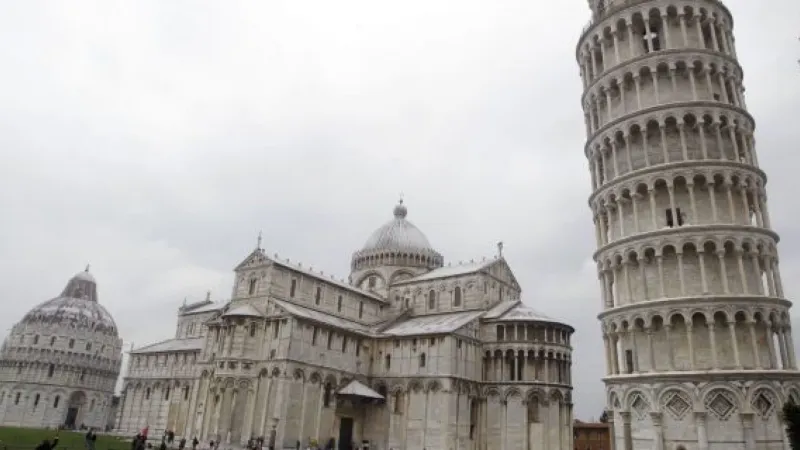 برج بيزا المائل يفاجئ الجميع يؤكد استقامته!