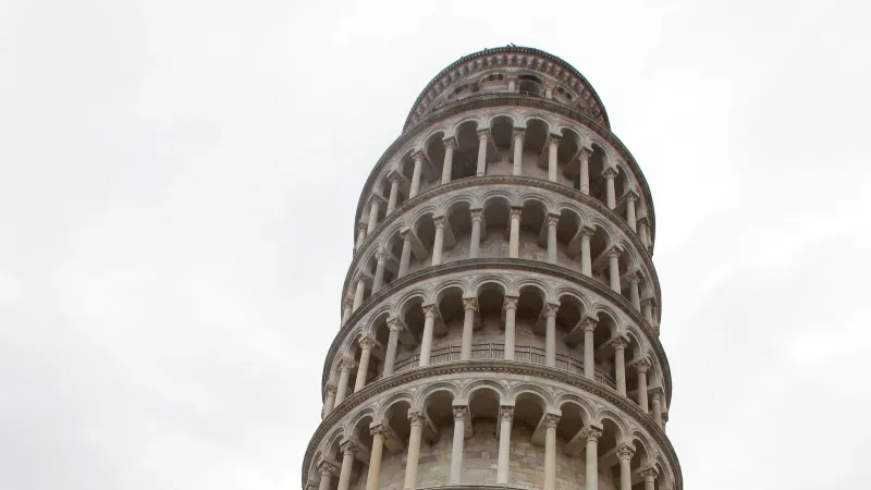 برج بيزا المائل يفاجئ الجميع يؤكد استقامته!