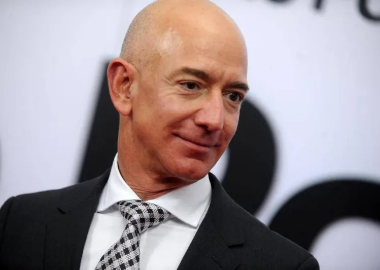 تعرف على سر تفضيل أغنى رجل في العالم لعقد اجتماعاته مبكرا