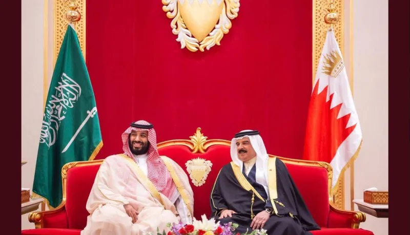لقطات من زيارة الأمير محمد بن سلمان إلى البحرين.. كيف استقبله العاهل البحريني؟ 