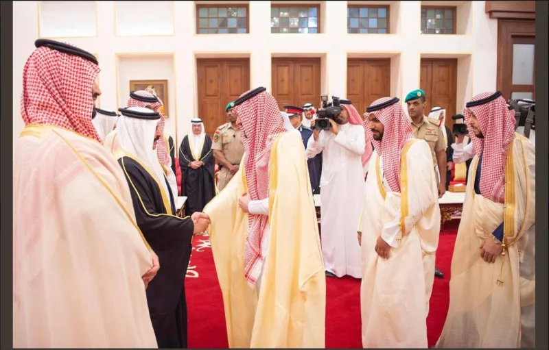 لقطات من زيارة الأمير محمد بن سلمان إلى البحرين.. كيف استقبله العاهل البحريني؟ 