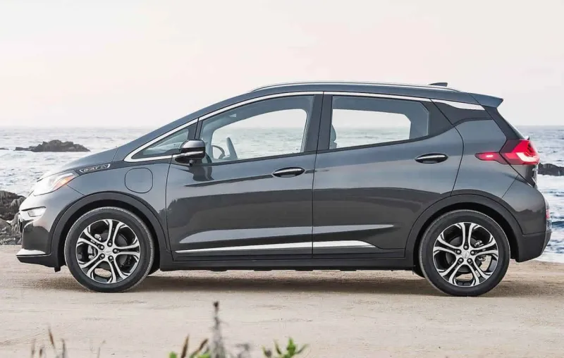 سعر ومواصفات سيارة شفروليه بولت EV الكهربائية الجديدة (فيديو)