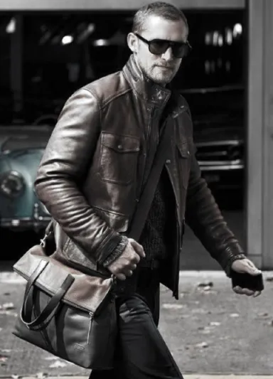 هذه الطرق تمنحك إطلالات خريفية جذابة بجاكيت الجلد الأساسي