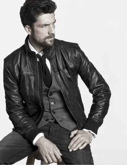 هذه الطرق تمنحك إطلالات خريفية جذابة بجاكيت الجلد الأساسي