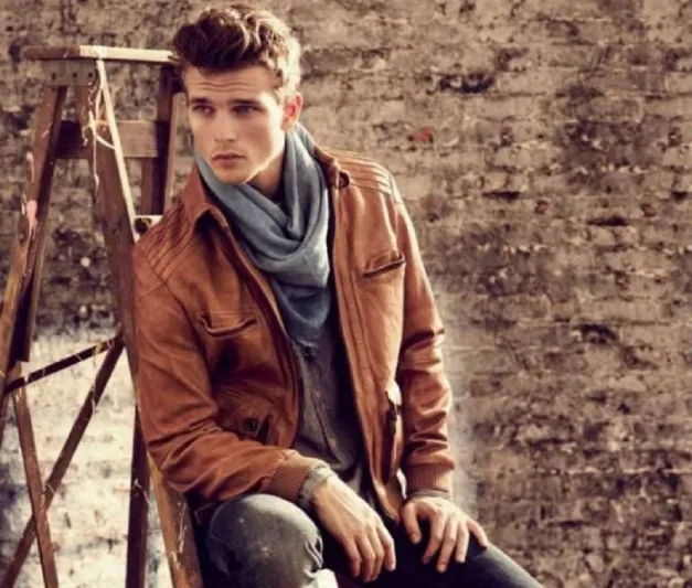 هذه الطرق تمنحك إطلالات خريفية جذابة بجاكيت الجلد الأساسي