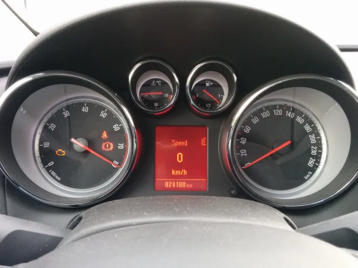 ما السر وراء احتواء عدادات السيارات على سرعات لا يمكن الوصول لها؟