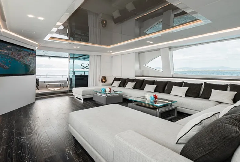 بجناحين رئيسين.. "Sands" يخت فضي اللون يوفر لك راحة لا مثيل لها (صور)