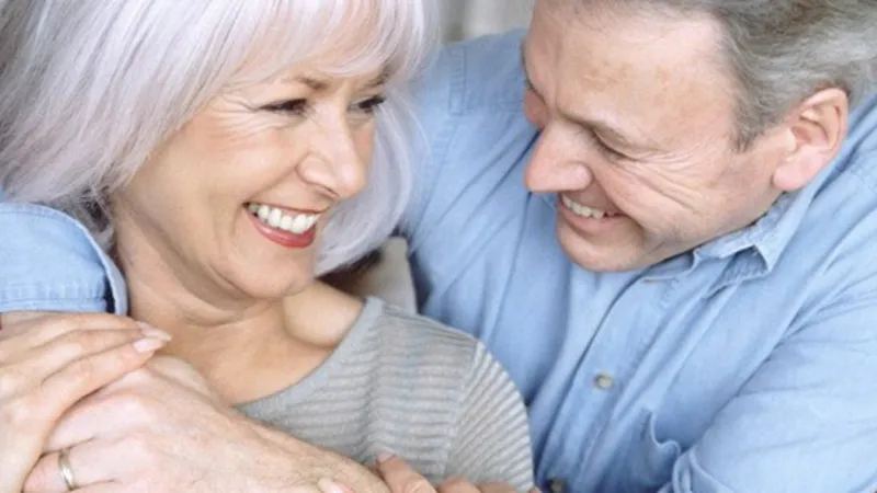 ما سر تدهور صحة النساء أكثر من الرجال عند بلوغ سن الشيخوخة؟